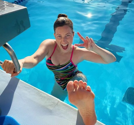 Kat stepfeet hot star pictures