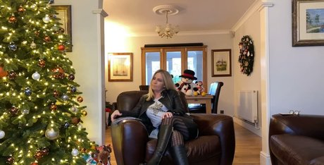 Foxy Geek Girl erotic actress galleries