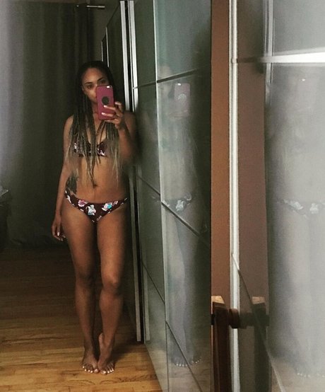 Sharon Leal star adult images