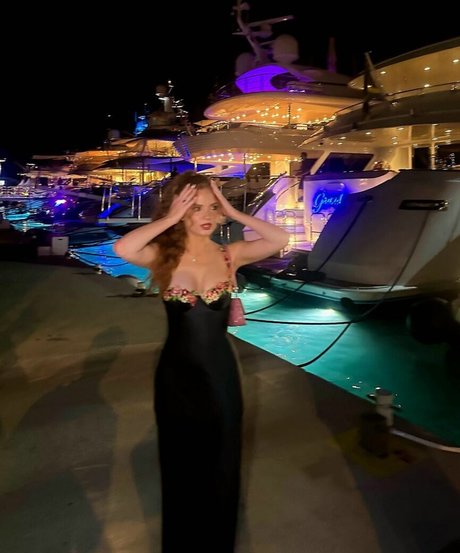 Sophia La Corte sex model image