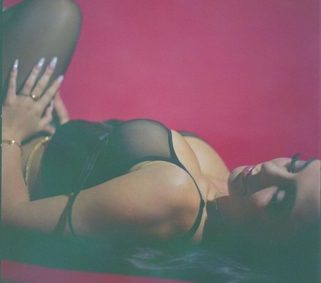 foreign matee star pretty pictures