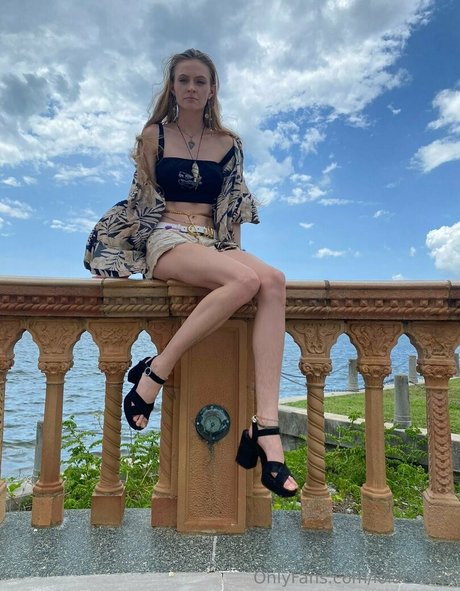 lola costa exclusive pornstar photos