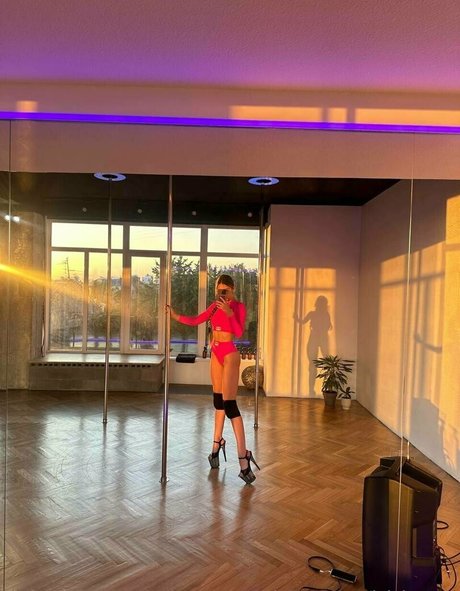 lolalouren erotic actress pic