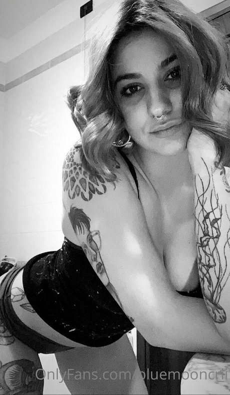 bluemooncrii erotic pornstar photo