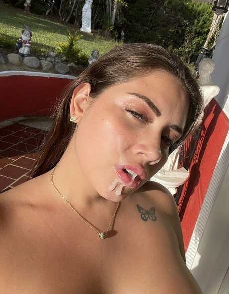 Sara Blonde hd pornstar photo