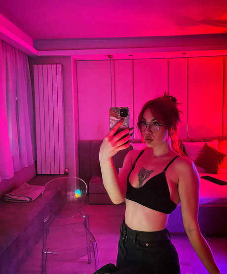 saraawildee pornstar hd image