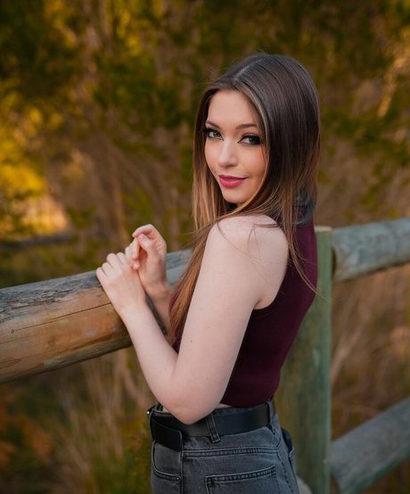 Alli Flanagan model high quality pictures