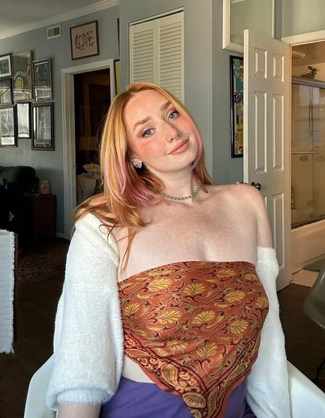 Fertile Myrtle hot star photos