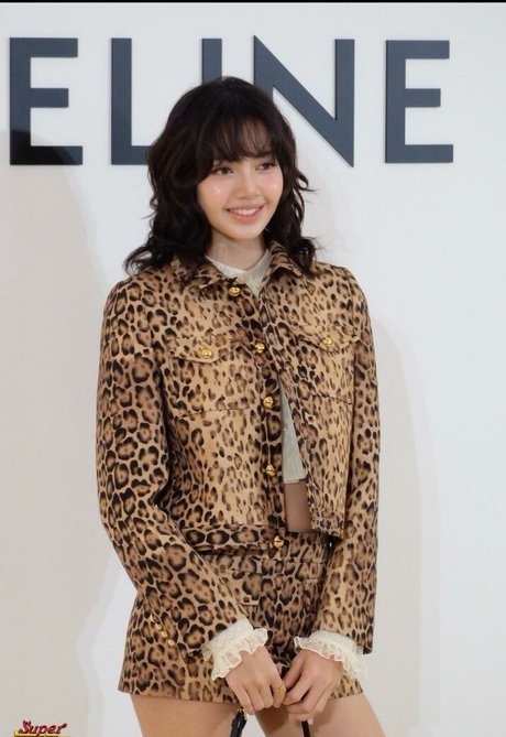 Lisa Manoban star sexy pictures