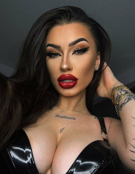 LaReinaMalvadaa star erotic pictures