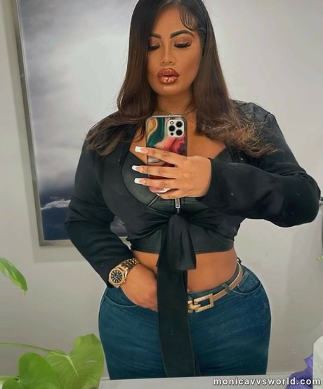 Monica VVS erotic actress pictures