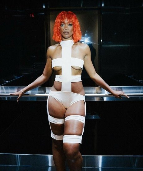 Ari Lennox pornstar naked images