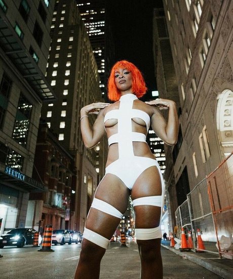 Ari Lennox beautiful actress picture