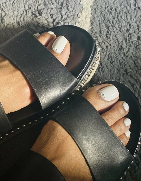 vee feet model erotic galleries