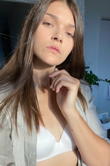 Vanessa Berge hd actress photo