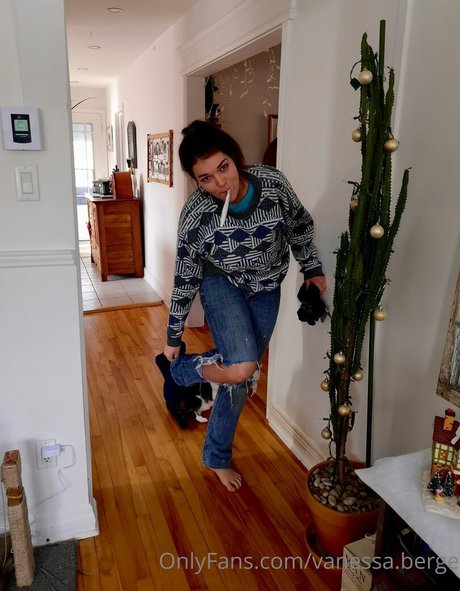 Vanessa Berge naked star picture