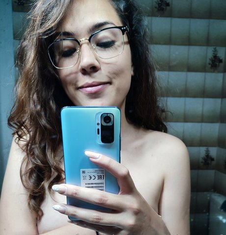 littlegarage 1 nude star img