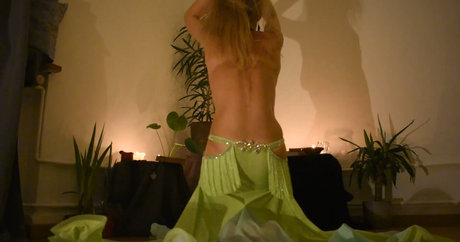 Belly Dancer Lisa xxx actress pics
