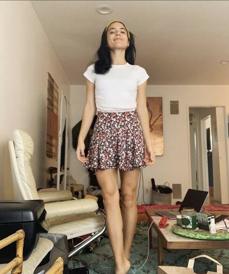 Alyssa Limperis model free gallery