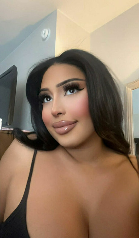 Alexistheedoll hot model images