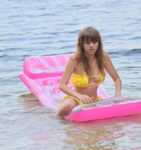 MashaBwi hot star pics