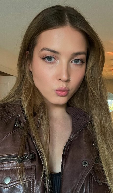 Maya V Henry model pornographic pics