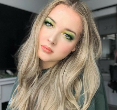 Maya V Henry Profile pic