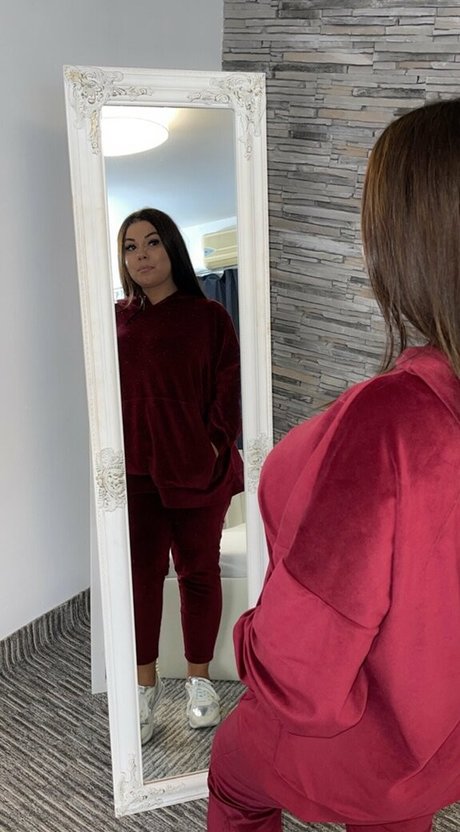 ariamoreu perfect actress galleries