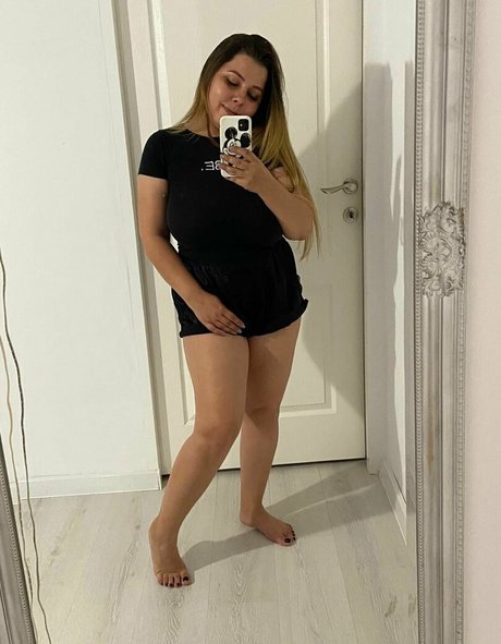 ariamoreu pornstar xxx picture