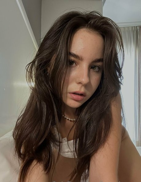 brenda aax naked pornstar img