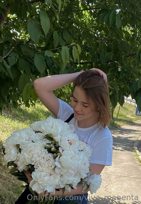 cooper ellie art actress photo