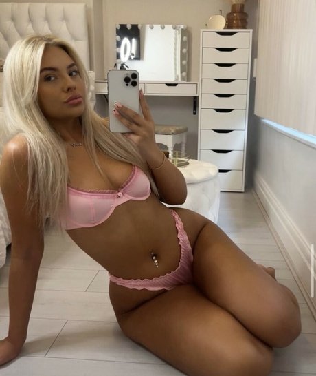 Hollyhenson pornstar beautiful photos