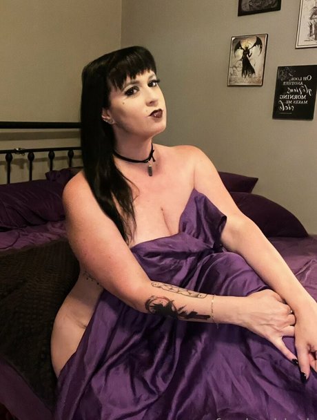 faydra black top actress photo