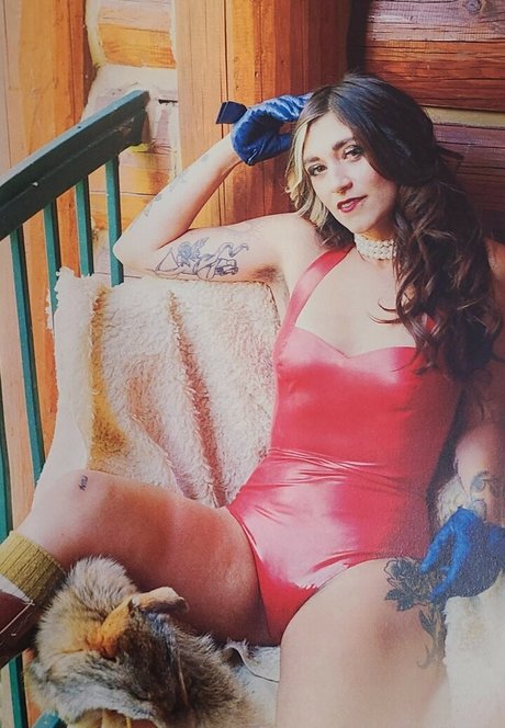 Sierra Ferrell model exclusive photos