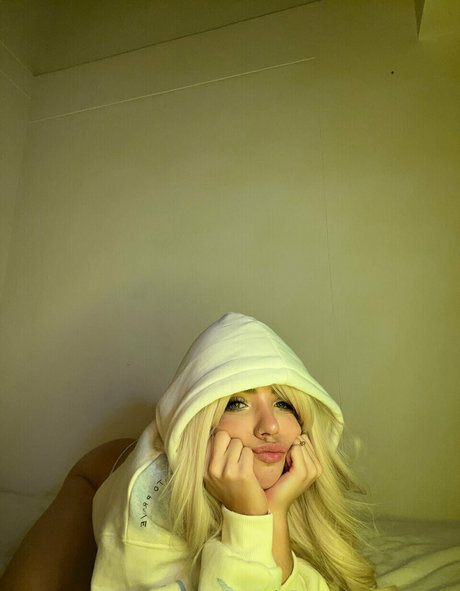 Sharonv21 model picture