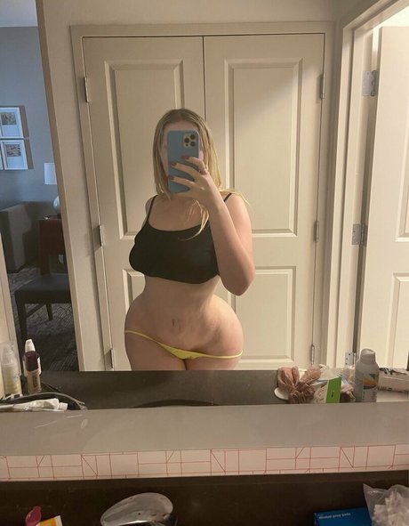 shelsonlyfans star nude pic