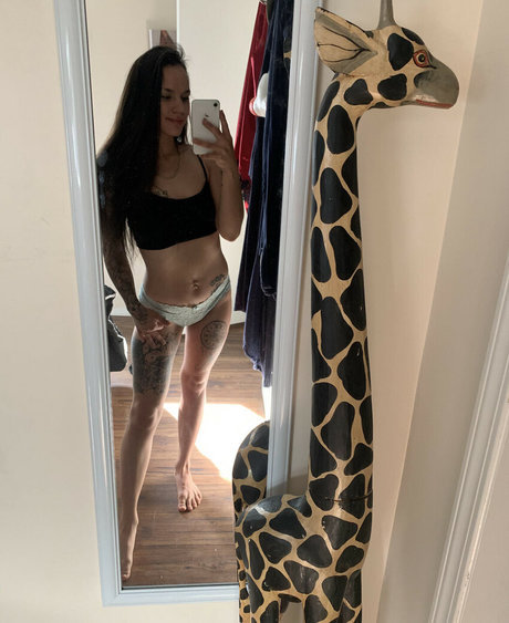 Sexyravebae star nude img