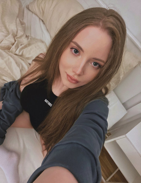 SoloDarika model porn gallery