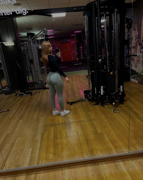 gingerfridaj sexy actress pic