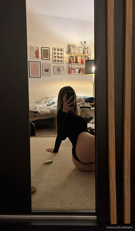 Londonplay model xxx pic