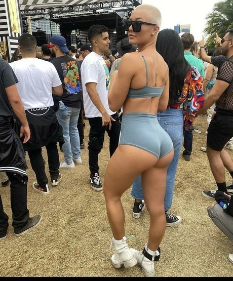 Yourwifeylovesme model nice img