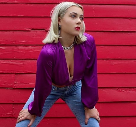 Alexi Blue beautiful model photos