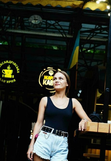 yummysofie model naked img