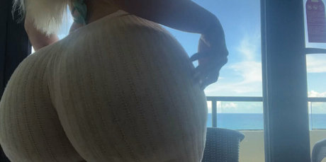 bootybyshelll adult model picture