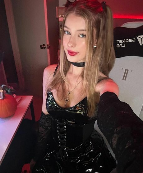 Gabryelle Costner star sex pictures