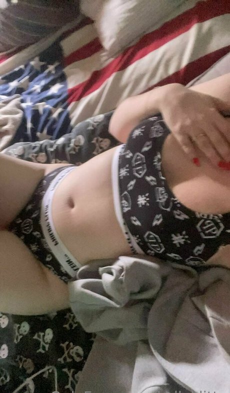 kellyklitta star naked photos