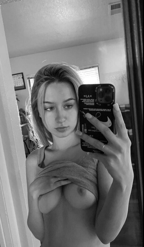 Treasuremac1 erotic model image