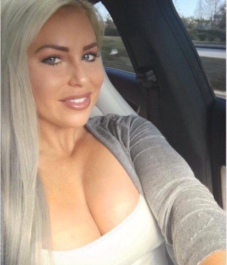 Dana Brooke pornographic actress image