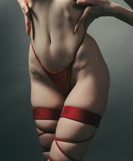 Annie Kinshova model best photo