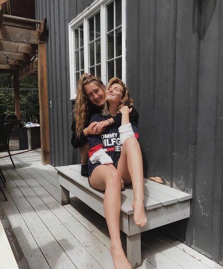 Sophie Nelisse high quality actress photo